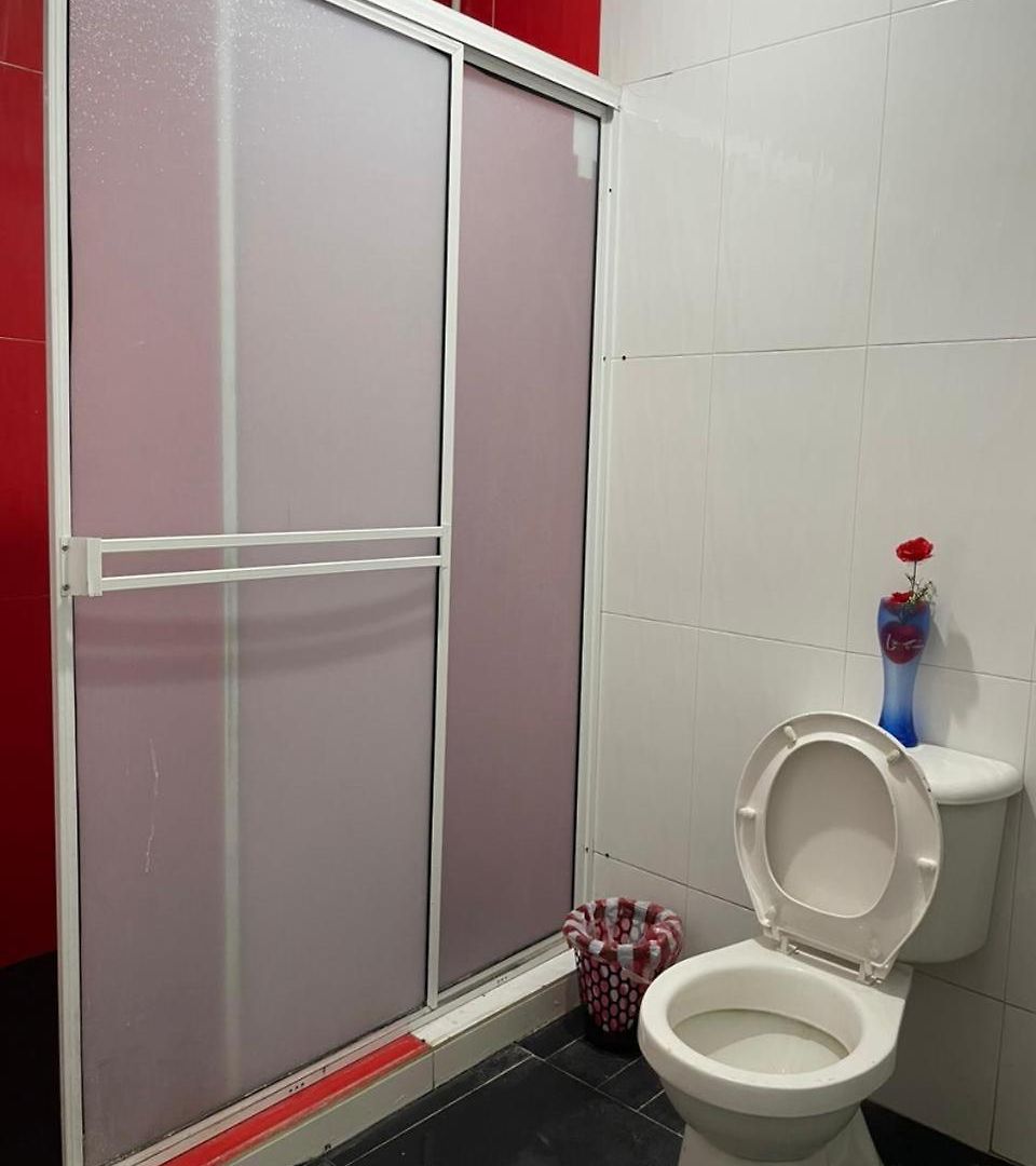 Habitación en casa particular Solo Mujeres Cama 2x2 Con Baño Compartido *