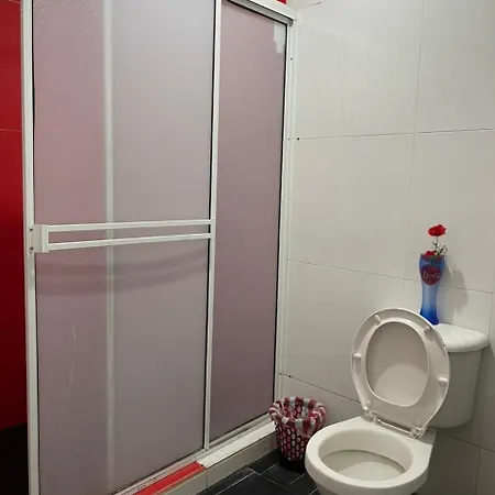 Habitación en casa particular Solo Mujeres Cama 2x2 Con Baño Compartido *