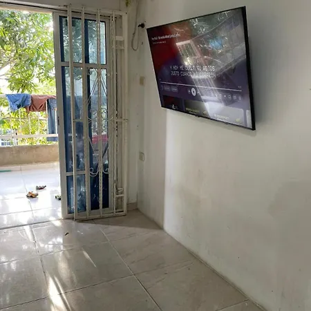 Solo Mujeres Cama 2x2 Con Baño Compartido Habitación en casa particular *